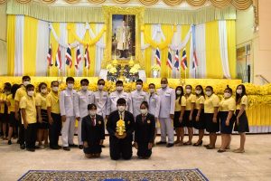 พิธีวางพานพุ่มและพิธีถวายบังคม เนื่องในวันคล้าย วันพระบรมราชสมภพ พระบาทสมเด็จพระบรมชนกาธิเบศร มหาภูมิพลอดุลยเดชมหาราช บรมนาถบพิตร
