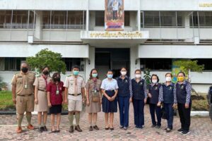 ต้อนรับนางวัชราภรณ์ รุ่งสาคร ประธานชมรมแม่บ้านมหาดไทยจังหวัดลพบุรี พร้อมคณะออกตรวจเยี่ยมเยาวชนผู้ได้รับทุนมูลนิธิร่วมจิตต์น้อมเกล้าฯ เพื่อเยาวชนในพระบรมราชินูปถัมภ์