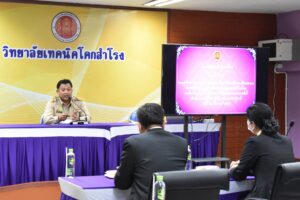 วันที่ ๒๒ สิงหาคม ๒๕๖๕ เวลา ๐๘.๓๐ น. นายเริงศักดิ์ เข็มทอง พร้อมคณะผู้บริหาร คณะครู เจ้าหน้าที่ บุคลากรทางการศึกษา  และนักเรียน นักศึกษา วิทยาลัยเทคนิคโคกสำโรง ได้ต้อนรับคณะผู้ศึกษาดูงานจากวิทยาลัยการอาชีพหนองแค ในการเยี่ยมชมงานสวนพฤกษศาสตร์โรงเรียน โครงการอนุรักษ์พันธุกรรมพืชอันเนื่องมาจากพระราชดำริ (อพ.สธ.) ณ หอประชุมชั้น ๒ วิทยาลัยเทคนิคโคกสำโรง