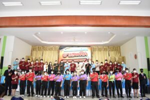 วันที่ ๗ กันยายน ๒๕๖๕ เวลา ๐๙.๐๐ น. นายสัญญา แก้วใส รองผู้อำนวยการ พร้อมคณะผู้บริหาร คณะครู เจ้าหน้าที่ บุคลากรทางการศึกษา และนักเรียน นักศึกษา วิทยาลัยเทคนิคโคกสำโรง ได้เข้าร่วมโครงการป้องกันและแก้ไขปัญหายาเสพติด ตามตารางการอบรม เครือข่ายเยาวชนต่อต้านยาเสพติด ซึ่งจัดขึ้นโดยองค์การบริหารส่วนตำบลวังเพลิง และดำเนินงานโดยชุดวิทยากรจากกองพันปฏิบัติการจิตวิทยา หน่วยบัญชาการสงครามพิเศษ ณ หอประชุม วิทยาลัยเทคนิคโคกสำโรง(วันที่ ๑)